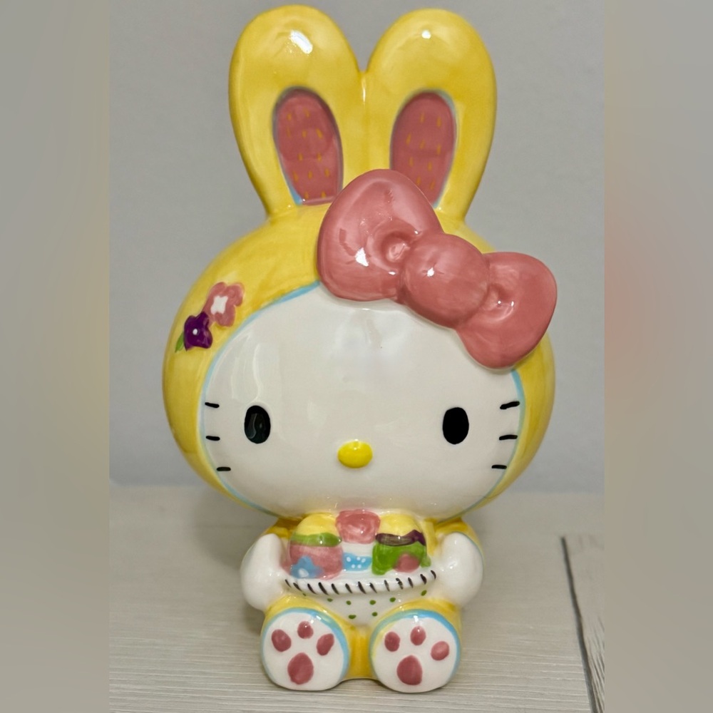 Hello Kitty Easter Ceramic Figure💛
